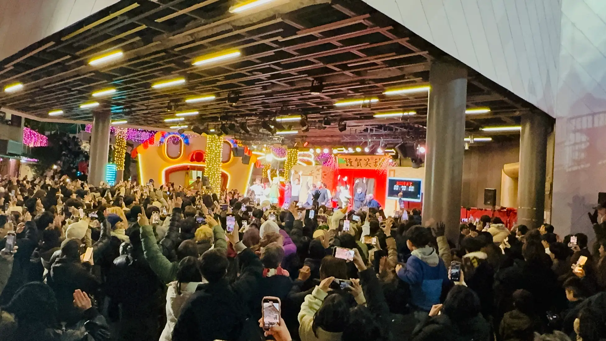 イルミネーションの中で乗り放題…最高！ 毎年大盛り上がりの浅草花やしき年越しカウントダウンが楽しみ♡