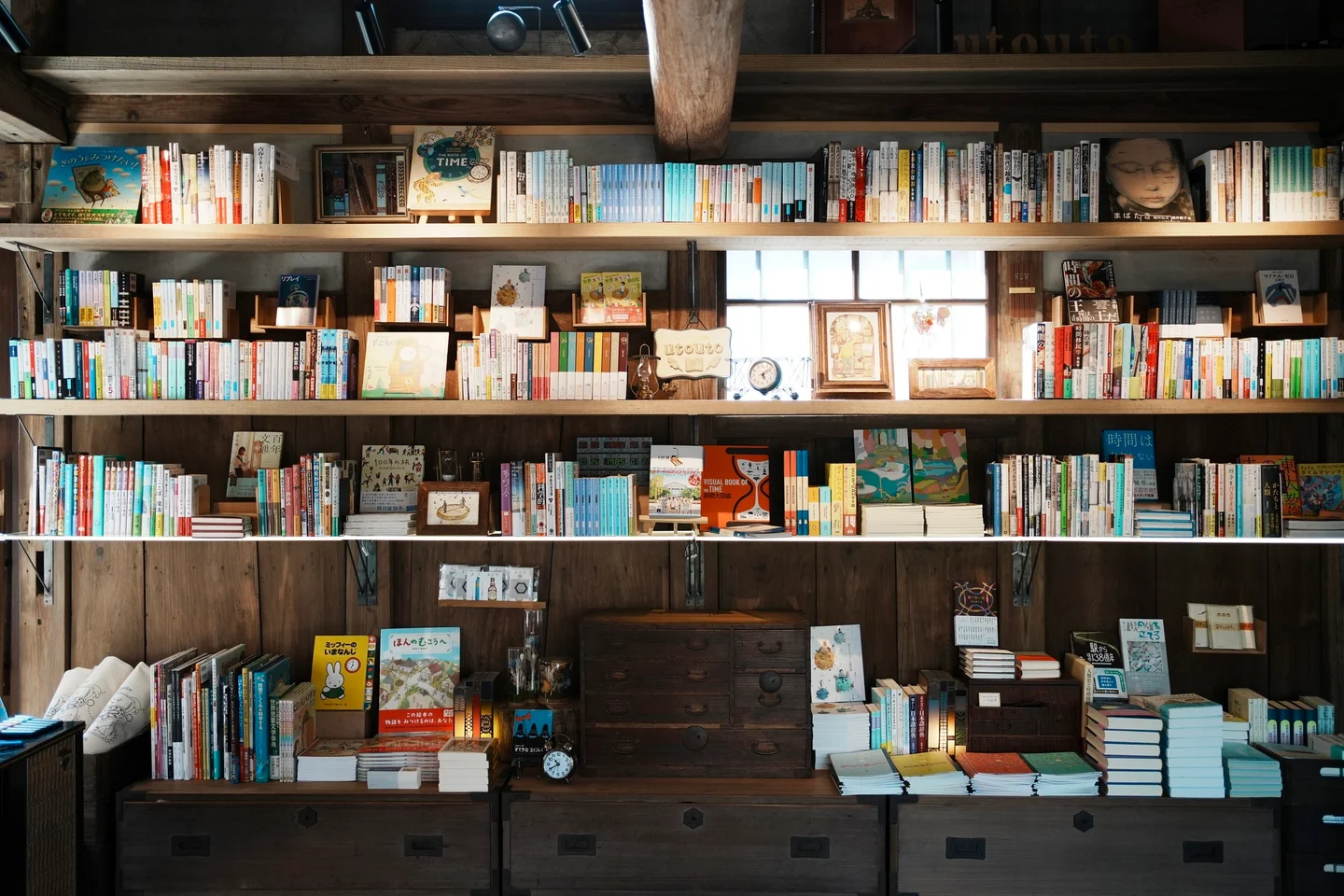 江戸初期から続く敷地で、時空の裂け目を体感! 現在過去未来を繋ぐタイムトラベル書店(from市村坂上)